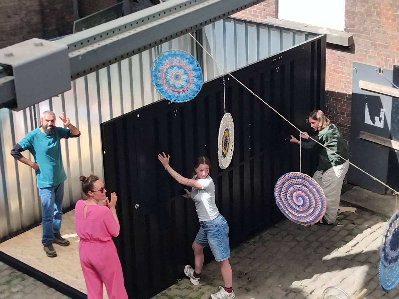 Vrijwilligers aan het werk op maakleerplek